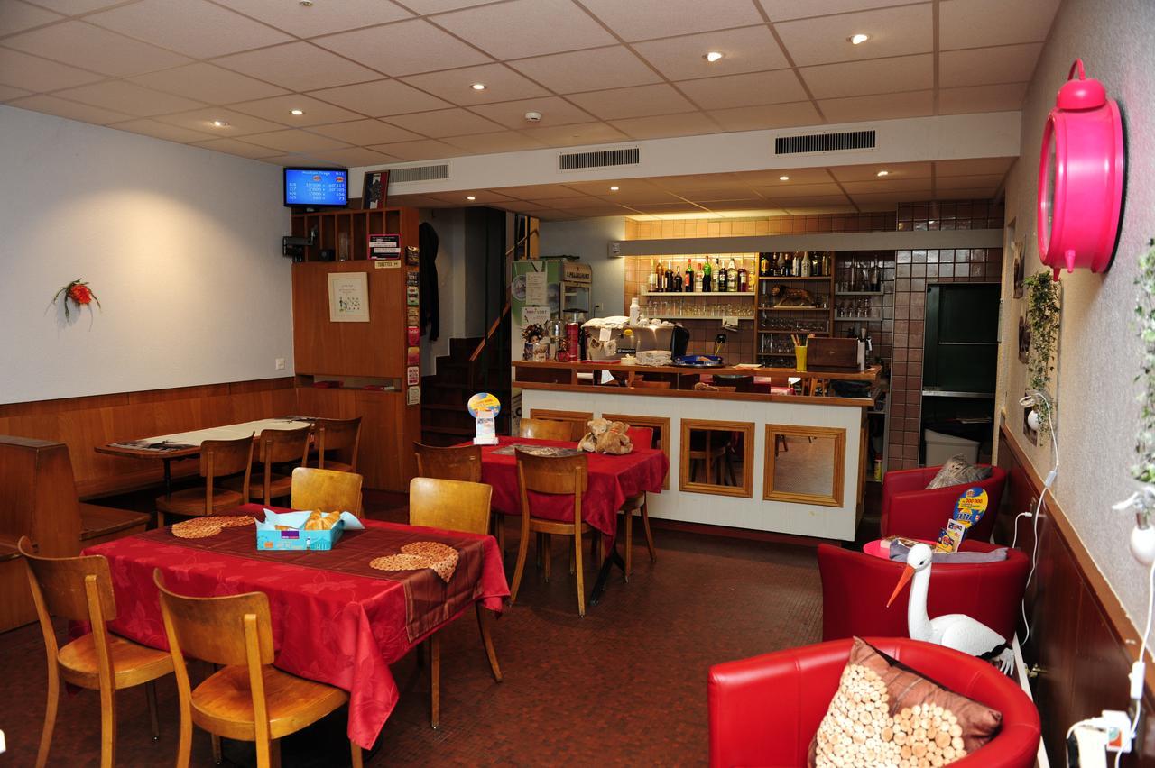Hotel Restaurant Au Chasseur Orbe Exterior foto